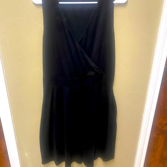 GUBERRY  V Neck Sleeveless Sundress Summer Flare Tank Dress with Pockets - Picture 3 of 5